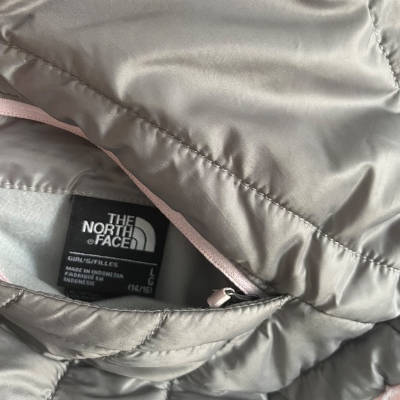 North Face Girls Reversible Mossbud Puffer Fleece Jacket Pink Gray 14-16 Large - Picture 3 of 4